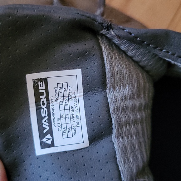 EUC Vasque hiking shoes - Picture 2 of 5